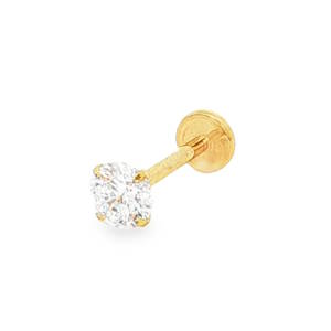 Découvrez cet élégant piercing d'oreille et tragus en acier doré, conçues pour ajouter une touche de sophistication discrète à votre allure. Le cristal de taille brillant illumine délicatement le visage, capturant la lumière sous tous les angles. Cette puce d'oreilles raffinée, dotée d'une composition symétrique et d'un éclat exceptionnel, incarne un luxe subtil, parfait pour sublimer votre style au quotidien.