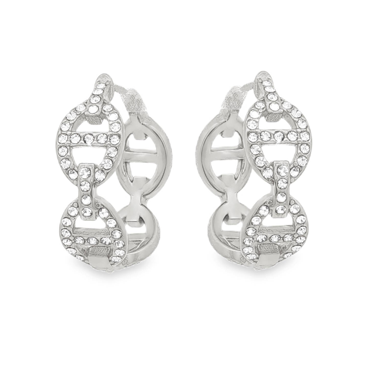 Apportez une touche d'éclat et de modernité à votre style avec cette magnifique paire de boucles d'oreilles créoles en acier argenté.<br/>Conçues avec soin, elles réinterprètent avec élégance le motif classique de la chaîne marine.<br/>Ces créoles larges se distinguent par leur structure en maillons de type grain de café ou ancre marine imbriqués, offrant un relief texturé et un look résolument contemporain.<br/>La face avant de chaque boucle est délicatement pavée d'une multitude de petits cristaux transparents, qui captent intensément la lumière à chaque mouvement. Créoles Grain de café Strass Adolescent Adulte Femme Fille Indémodable Apportez une touche d'éclat et de modernité à votre style avec cette magnifique paire de boucles d'oreilles créoles en acier argenté.<br/>Conçues avec soin, elles réinterprètent avec élégance le motif classique de la chaîne marine.<br/>Ces créoles larges se distinguent par leur structure en maillons de type grain de café ou ancre marine imbriqués, offrant un relief texturé et un look résolument contemporain.<br/>La face avant de chaque boucle est délicatement pavée d'une multitude de petits cristaux transparents, qui captent intensément la lumière à chaque mouvement. Créoles Grain de café Strass Adolescent Adulte Femme Fille Indémodable