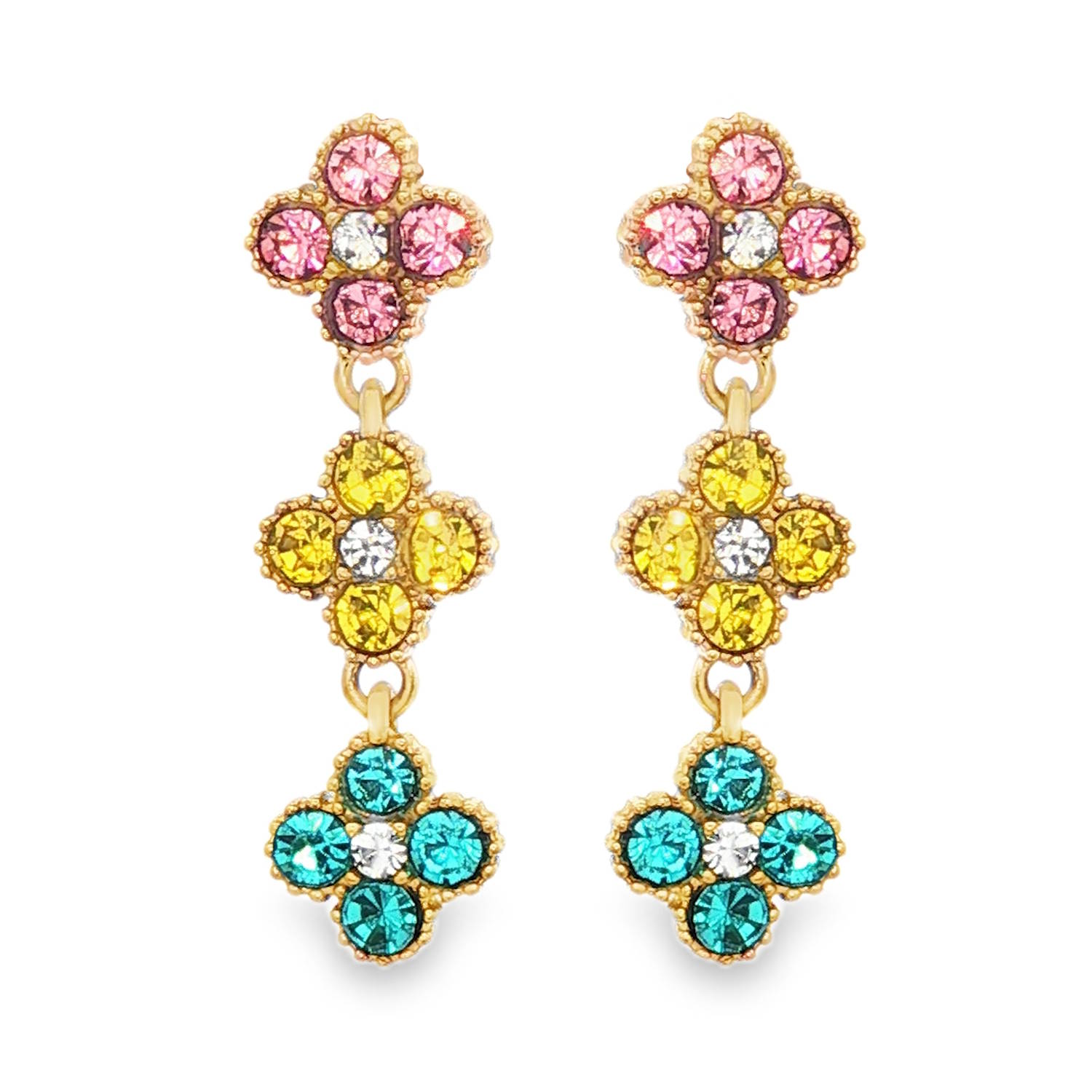 Apportez une touche de fraîcheur et de gaieté à votre style avec ces magnifiques boucles d'oreilles pendantes.>BR/>Ce modèle se distingue par sa structure articulée composée de trois motifs en forme de trèfles ou de fleurs à quatre pétales. Chaque élément est délicatement serti de cristaux scintillants qui captent la lumière à chacun de vos mouvements.<br/>Une fleur aux nuances de rose tendre, idéale pour illuminer le lobe de l'oreille.<br/>Une fleur d'un jaune lumineux et solaire qui apporte une transition vibrante.<br/>Une fleur d'un bleu turquoise éclatant, évoquant la fraîcheur des eaux tropicales.<br/>Chaque fleur est sublimée en son centre par un cristal blanc transparent, créant un point de lumière central qui harmonise l'ensemble. Pendantes Strass Trèfle Adolescent Adulte Femme Fille Indémodable Nature Symboles Apportez une touche de fraîcheur et de gaieté à votre style avec ces magnifiques boucles d'oreilles pendantes.>BR/>Ce modèle se distingue par sa structure articulée composée de trois motifs en forme de trèfles ou de fleurs à quatre pétales. Chaque élément est délicatement serti de cristaux scintillants qui captent la lumière à chacun de vos mouvements.<br/>Une fleur aux nuances de rose tendre, idéale pour illuminer le lobe de l'oreille.<br/>Une fleur d'un jaune lumineux et solaire qui apporte une transition vibrante.<br/>Une fleur d'un bleu turquoise éclatant, évoquant la fraîcheur des eaux tropicales.<br/>Chaque fleur est sublimée en son centre par un cristal blanc transparent, créant un point de lumière central qui harmonise l'ensemble. Pendantes Strass Trèfle Adolescent Adulte Femme Fille Indémodable Nature Symboles