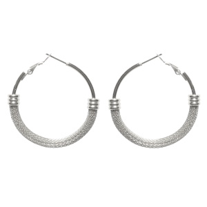 Boucles d'oreilles créoles fermées en acier argenté.