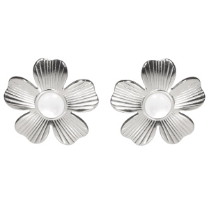 Boucles d'oreilles pendantes clip en forme de fleur en acier argenté serties d'une pastille de nacre.