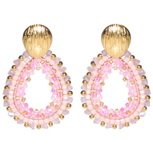 Boucles d'oreilles pendantes composées d'une puce ovale en acier doré et d'un cercle ovale surmonté de perles en acier doré et de perles de couleur rose.