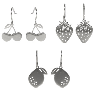 Lot de trois paires de boucles d'oreilles pendantes en forme de fraise, cerises et citron en acier argenté.