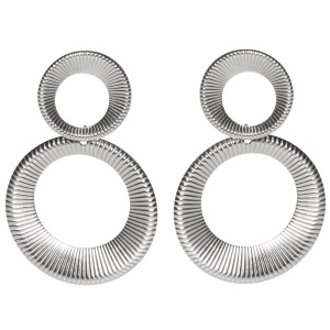 Boucles d'oreilles pendantes composées de deux cercles en acier argenté.