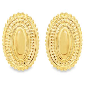 Ces élégantes boucles d'oreilles pendantes à clip sont confectionnées en acier doré. Leur design raffiné présente une forme sphérique minimaliste qui capte magnifiquement la lumière. La symétrie parfaite et la composition soignée en font un accessoire intemporel. Sans pierre précieuse, ces bijoux mettent en valeur la pureté du métal précieux. Dotées de fermoirs clips, elles offrent un confort optimal et une sophistication discrète pour toute occasion.