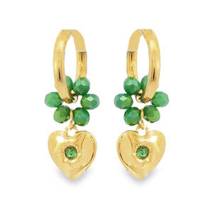 Ces élégantes boucles d'oreilles créoles en acier doré arborent un design de cœur suspendu. Chaque boucle est ornée d'une série de perles rondes d'un vert éclatant, soigneusement sélectionnées pour leur polissage lisse et leur couleur homogène. Chaque coeur est serti d'un cristal vert étincelant. Une composition artisanale sophistiquée, idéale pour ajouter une touche de couleur naturelle et d'élégance intemporelle à votre allure.