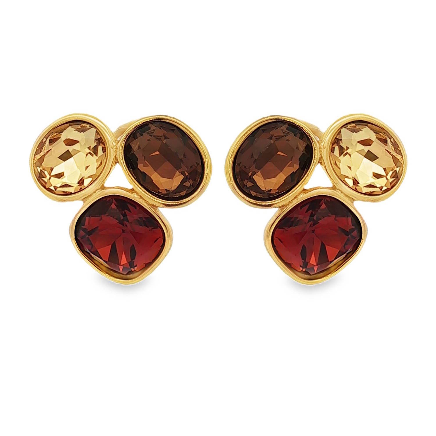 Sublimes boucles d'oreilles en acier doré, illuminés par un trio de cristaux ambre et doré.<br/>Chaque pierre, taillée en brillant ovale, offre une clarté, une symétrie et un poli de très bonne qualité.<br/>La couleur vive attire le regard et révèle un éclat sophistiqué. Pendantes Solitaire Strass Adolescent Adulte Automne Femme Fille Hiver Sublimes boucles d'oreilles en acier doré, illuminés par un trio de cristaux ambre et doré.<br/>Chaque pierre, taillée en brillant ovale, offre une clarté, une symétrie et un poli de très bonne qualité.<br/>La couleur vive attire le regard et révèle un éclat sophistiqué. Pendantes Solitaire Strass Adolescent Adulte Automne Femme Fille Hiver