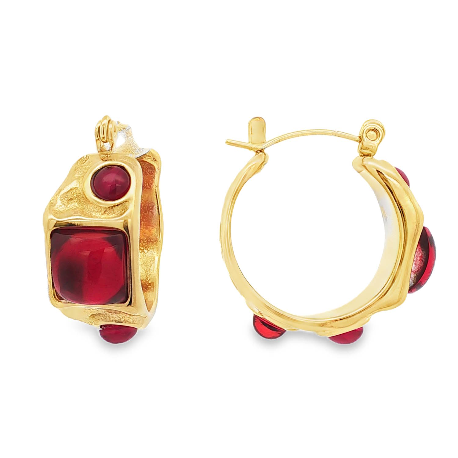 Sublimes boucles d'oreilles créoles en acier doré, ornées de cristaux rouge profond de taille cabochon carrée.<br/>Le design unique et luxueux met en valeur l'éclat et la profondeur des cristaux, créant un accessoire parfait pour une élégance intemporelle.<br/>Un bijou d'exception, reflet d'un savoir-faire artisanal. Créoles Pendantes Strass Adolescent Adulte Femme Fille Indémodable Sublimes boucles d'oreilles créoles en acier doré, ornées de cristaux rouge profond de taille cabochon carrée.<br/>Le design unique et luxueux met en valeur l'éclat et la profondeur des cristaux, créant un accessoire parfait pour une élégance intemporelle.<br/>Un bijou d'exception, reflet d'un savoir-faire artisanal. Créoles Pendantes Strass Adolescent Adulte Femme Fille Indémodable