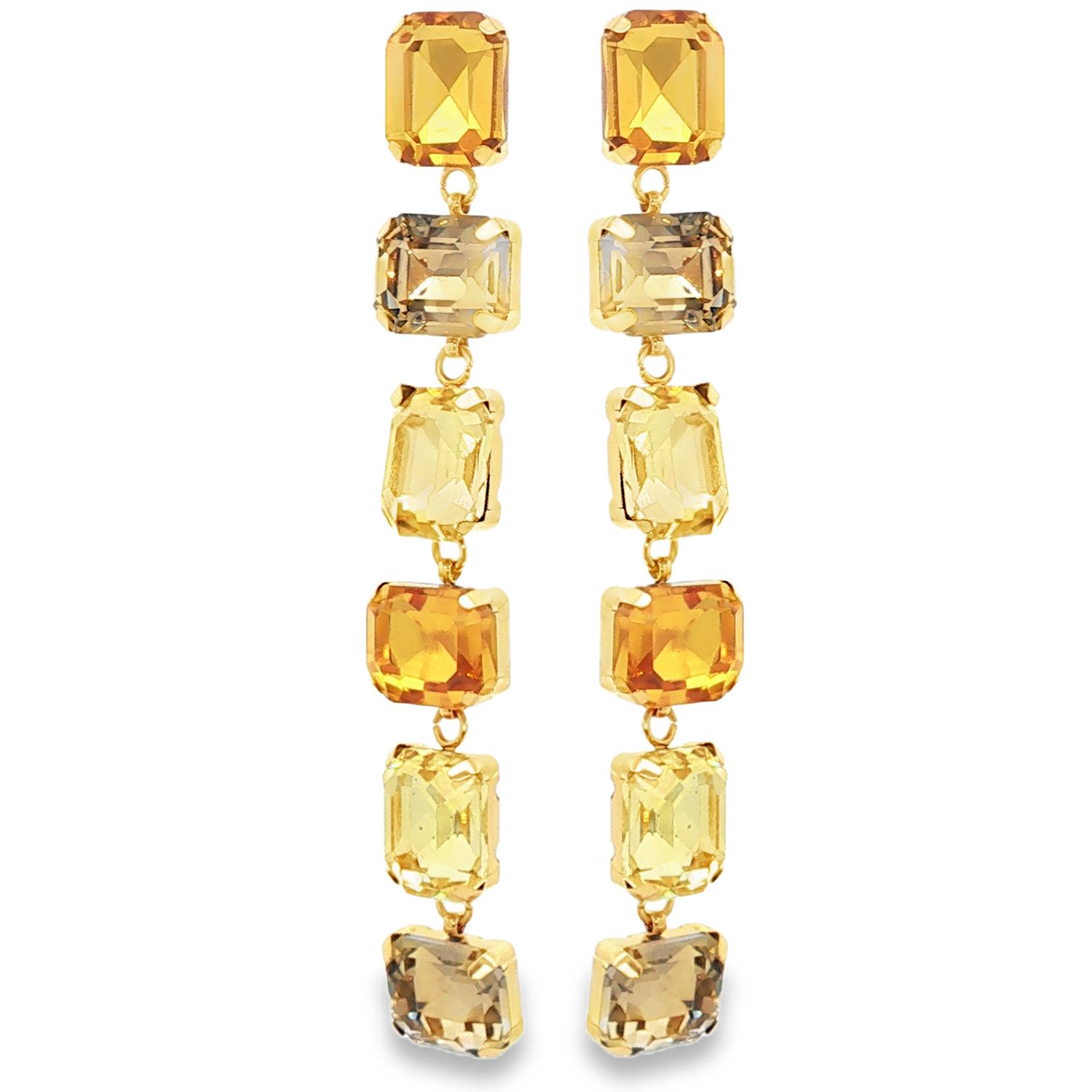 Sublimez votre port de tête avec ces boucles d'oreilles pendantes en acier inoxydable, alliant robustesse et raffinement. Ce bijou se distingue par son design en cascade, composé d'une succession de six cristaux facettés aux nuances chaleureuses.<br/>Un dégradé sophistiqué de tons automnaux, allant du jaune citron éclatant à l'ambre profond, en passant par des touches de champagne et de fumé.<br/>Chaque pierre est délicatement maintenue par un serti à quatre griffes en acier doré, offrant un contraste chaud et luxueux avec la froideur cristalline des pierres. Pendantes Rectangle Adolescent Adulte Femme Fille Indémodable Sublimez votre port de tête avec ces boucles d'oreilles pendantes en acier inoxydable, alliant robustesse et raffinement. Ce bijou se distingue par son design en cascade, composé d'une succession de six cristaux facettés aux nuances chaleureuses.<br/>Un dégradé sophistiqué de tons automnaux, allant du jaune citron éclatant à l'ambre profond, en passant par des touches de champagne et de fumé.<br/>Chaque pierre est délicatement maintenue par un serti à quatre griffes en acier doré, offrant un contraste chaud et luxueux avec la froideur cristalline des pierres. Pendantes Rectangle Adolescent Adulte Femme Fille Indémodable