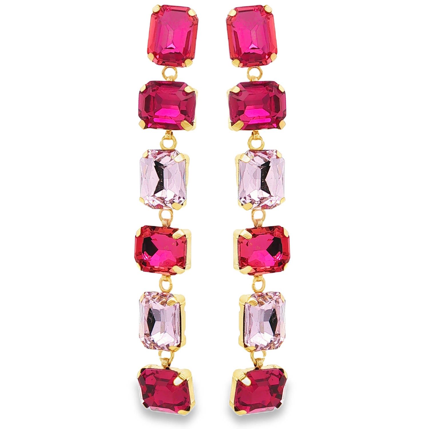 Apportez une touche de glamour et de modernité à votre allure avec ces boucles d’oreilles pendantes, une pièce d'exception alliant la robustesse de l’acier et l'éclat des cristaux.<br/>Ces boucles d'oreilles se distinguent par leur structure linéaire et épurée. Elles sont composées d'une alternance de six pierres de taille émeraude (rectangulaires à pans coupés), créant un rythme visuel captivant. Le jeu de couleurs est subtil et raffiné entre le rose fuchsia vibrant, pour une intensité colorée audacieuse et le rose poudré, pour apporter de la douceur et de la luminosité.<br/>Chaque pierre est délicatement maintenue par un serti à quatre griffes en acier doré, offrant un contraste chaud et luxueux avec la froideur cristalline des pierres. Pendantes Rectangle Adolescent Adulte Femme Fille Indémodable Apportez une touche de glamour et de modernité à votre allure avec ces boucles d’oreilles pendantes, une pièce d'exception alliant la robustesse de l’acier et l'éclat des cristaux.<br/>Ces boucles d'oreilles se distinguent par leur structure linéaire et épurée. Elles sont composées d'une alternance de six pierres de taille émeraude (rectangulaires à pans coupés), créant un rythme visuel captivant. Le jeu de couleurs est subtil et raffiné entre le rose fuchsia vibrant, pour une intensité colorée audacieuse et le rose poudré, pour apporter de la douceur et de la luminosité.<br/>Chaque pierre est délicatement maintenue par un serti à quatre griffes en acier doré, offrant un contraste chaud et luxueux avec la froideur cristalline des pierres. Pendantes Rectangle Adolescent Adulte Femme Fille Indémodable
