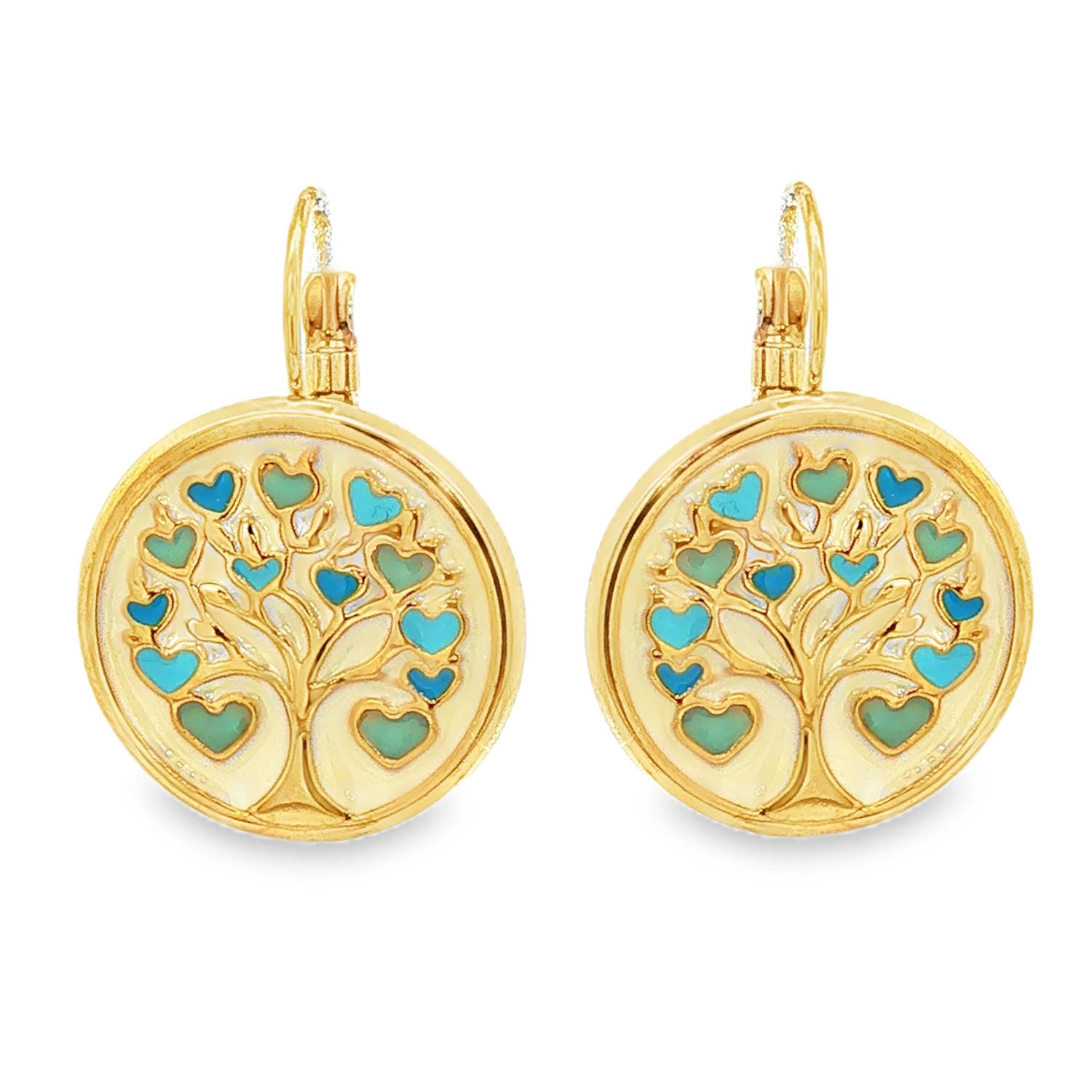 Apportez une touche de poésie et de sérénité à votre allure avec ces magnifiques boucles d'oreilles pendantes. Alliant la robustesse de l'acier et la finesse du travail artisanal, ce bijou célèbre le symbole universel de l'Arbre de Vie.<br/>Chaque boucle présente un disque délicatement gravé d'un arbre stylisé. Ses branches s'épanouissent pour former de petits cœurs, symbolisant l'amour, la croissance et la connexion à la nature.<br/>Les cœurs sont ornés d'un émail aux nuances dégradées, allant du bleu turquoise éclatant au vert d'eau doux, créant un contraste lumineux avec la finition dorée.<br/>Le fond de la médaille est habillé d'un émail blanc crème qui sublime les détails dorés du tronc et des branches. Arbre Pendantes Rond Adolescent Adulte Eté Femme Fille Nature Printemps Symboles Apportez une touche de poésie et de sérénité à votre allure avec ces magnifiques boucles d'oreilles pendantes. Alliant la robustesse de l'acier et la finesse du travail artisanal, ce bijou célèbre le symbole universel de l'Arbre de Vie.<br/>Chaque boucle présente un disque délicatement gravé d'un arbre stylisé. Ses branches s'épanouissent pour former de petits cœurs, symbolisant l'amour, la croissance et la connexion à la nature.<br/>Les cœurs sont ornés d'un émail aux nuances dégradées, allant du bleu turquoise éclatant au vert d'eau doux, créant un contraste lumineux avec la finition dorée.<br/>Le fond de la médaille est habillé d'un émail blanc crème qui sublime les détails dorés du tronc et des branches. Arbre Pendantes Rond Adolescent Adulte Eté Femme Fille Nature Printemps Symboles