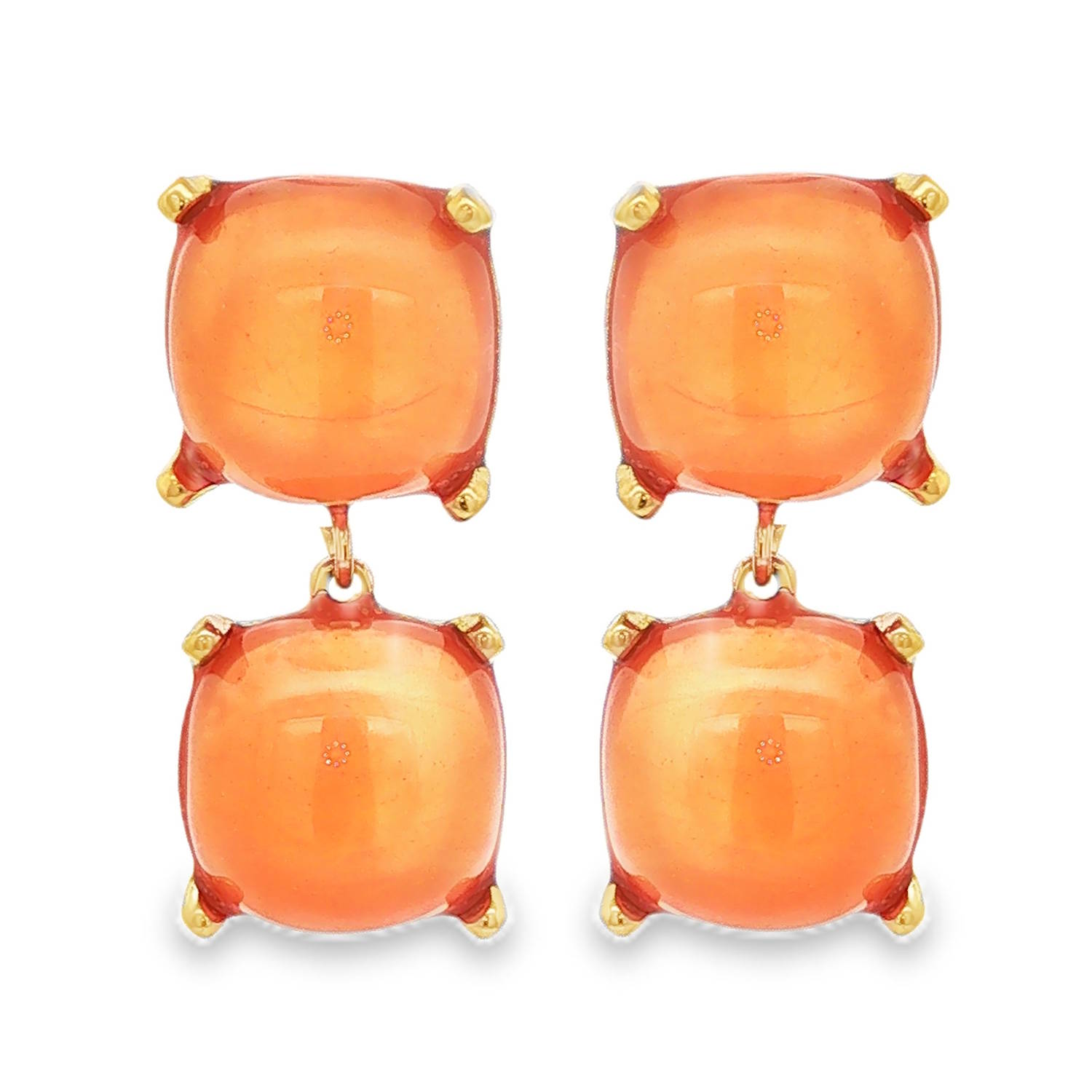 Ces magnifiques boucles d'oreilles pendantes allient un design contemporain à une allure organique et chaleureuse. Elles sont parfaites pour apporter une touche de lumière et de caractère à votre visage.<br/>Chaque boucle présente deux cabochons bombés d'un orange ambré éclatant. Leur aspect translucide capte la lumière, rappelant la texture du verre soufflé ou de certaines résines précieuses.<br/>Les pierres sont maintenues par quatre griffes robustes en acier doré, qui ajoutent une note luxueuse et soulignent le contraste entre l'éclat du métal et la chaleur de l'orange. Carré Pendantes Adolescent Adulte Eté Femme Fille Printemps Ces magnifiques boucles d'oreilles pendantes allient un design contemporain à une allure organique et chaleureuse. Elles sont parfaites pour apporter une touche de lumière et de caractère à votre visage.<br/>Chaque boucle présente deux cabochons bombés d'un orange ambré éclatant. Leur aspect translucide capte la lumière, rappelant la texture du verre soufflé ou de certaines résines précieuses.<br/>Les pierres sont maintenues par quatre griffes robustes en acier doré, qui ajoutent une note luxueuse et soulignent le contraste entre l'éclat du métal et la chaleur de l'orange. Carré Pendantes Adolescent Adulte Eté Femme Fille Printemps