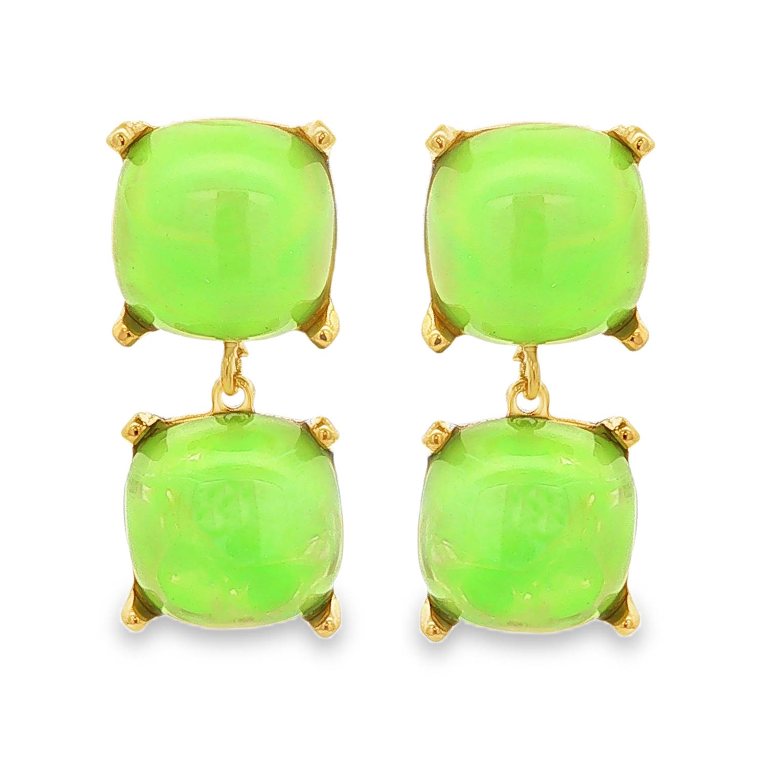 Apportez une touche d'audace et de fraîcheur à votre allure avec ces boucles d'oreilles pendantes au design contemporain. Alliant la robustesse de l'acier et l'éclat de couleurs électrisantes, elles sont l'accessoire parfait pour celles qui n'ont pas peur de se démarquer.<br/>Chaque boucle est sertie de deux cabochons bombés d'un vert néon intense. Leur aspect translucide capte la lumière pour un effet glowy unique.<br/>Les cabochons sont maintenus par des griffes discrètes aux angles, ajoutant une note sophistiquée et vintage à ce modèle pourtant très moderne. Carré Pendantes Adolescent Adulte Eté Femme Fille Printemps Apportez une touche d'audace et de fraîcheur à votre allure avec ces boucles d'oreilles pendantes au design contemporain. Alliant la robustesse de l'acier et l'éclat de couleurs électrisantes, elles sont l'accessoire parfait pour celles qui n'ont pas peur de se démarquer.<br/>Chaque boucle est sertie de deux cabochons bombés d'un vert néon intense. Leur aspect translucide capte la lumière pour un effet glowy unique.<br/>Les cabochons sont maintenus par des griffes discrètes aux angles, ajoutant une note sophistiquée et vintage à ce modèle pourtant très moderne. Carré Pendantes Adolescent Adulte Eté Femme Fille Printemps