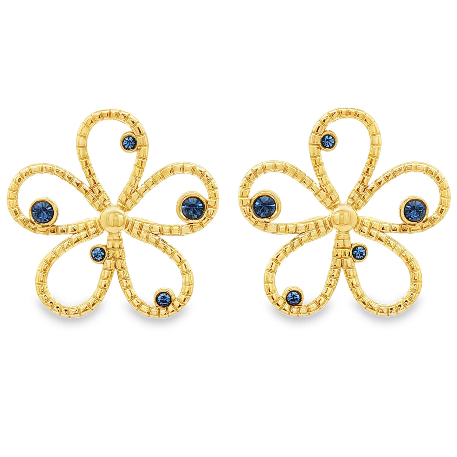 Sublimez votre visage avec ces magnifiques boucles d'oreilles au design poétique et printanier. Façonnées en acier inoxydable de haute qualité avec une finition dorée éclatante, elles allient durabilité et élégance intemporelle.<br/>Chaque boucle représente une fleur stylisée à cinq pétales. Le travail du métal en relief offre une texture travaillée qui accroche délicatement la lumière.<br/>Le cœur de chaque pétale est orné d'un cristal bleu profond, rappelant l'éclat des saphirs, apportant une touche de couleur sophistiquée et un contraste saisissant avec le doré. Pendantes Strass Adolescent Adulte Eté Femme Fille Fleurs Nature Printemps Sublimez votre visage avec ces magnifiques boucles d'oreilles au design poétique et printanier. Façonnées en acier inoxydable de haute qualité avec une finition dorée éclatante, elles allient durabilité et élégance intemporelle.<br/>Chaque boucle représente une fleur stylisée à cinq pétales. Le travail du métal en relief offre une texture travaillée qui accroche délicatement la lumière.<br/>Le cœur de chaque pétale est orné d'un cristal bleu profond, rappelant l'éclat des saphirs, apportant une touche de couleur sophistiquée et un contraste saisissant avec le doré. Pendantes Strass Adolescent Adulte Eté Femme Fille Fleurs Nature Printemps