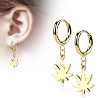 Boucles d'oreilles créoles avec pendant feuille de chanvre cannabis en acier doré.