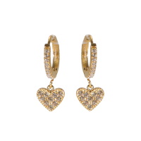 Boucles d'oreilles créoles en acier doré pavées de strass avec un pendant en forme de cœur pavé de strass.