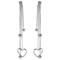 Boucles d'oreilles pendantes composées de quatre chaînes finissant par des perles et un cœur en acier argenté.