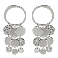Boucles d'oreilles pendantes en forme de cercle avec pendants de pastilles rondes lisses et martelées en acier argenté.