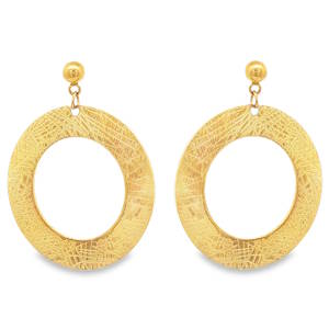 Arborez un style audacieux avec ces boucles d'oreilles pendantes en acier doré. Leur texture unique, finement dessinée, apporte une touche d'originalité à votre allure. Un bijou qui allie élégance et modernité, parfait pour rehausser votre quotidien.