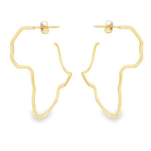 Affirmez votre style avec ces boucles d'oreilles uniques qui célèbrent le continent africain avec élégance et modernité. Leur design minimaliste en fil d'acier dessine avec précision les contours de l'Afrique, créant un bijou à la fois graphique et chargé de sens. Une silhouette stylisée de la carte de l'Afrique, ajourée pour un rendu aérien et délicat sur le lobe. Conçues en acier inoxydable doré, ces boucles offrent une brillance durable.