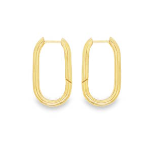 Affirmez votre style avec ces boucles d’oreilles au design moderne et minimaliste. Alliant la robustesse de l'acier à une silhouette épurée, elles sont l'accessoire indispensable pour une allure contemporaine et sans effort. Une forme ovale allongée qui revisite la créole classique avec une touche architecturale et audacieuse.