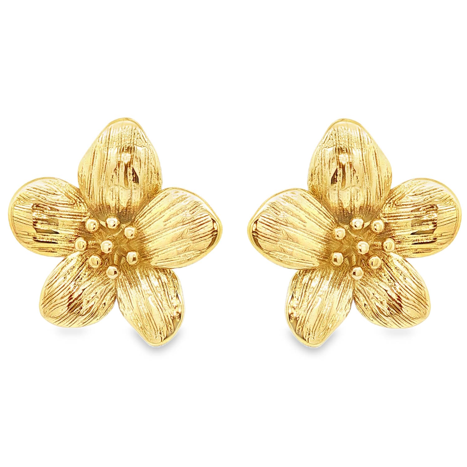 Apportez une touche de fraîcheur printanière et de raffinement à votre allure avec cette paire de boucles d'oreilles. Conçues en acier de haute qualité avec une finition dorée éclatante, elles capturent la beauté délicate de la nature dans un métal durable et moderne.<br/>Le point fort de ce bijou réside dans son travail de gravure minutieux. Chaque pétale présente des stries délicates qui imitent la texture réelle d'une fleur, offrant un jeu de lumière fascinant à chaque mouvement de tête. Pendantes Adolescent Adulte Animaux Femme Fille Fleurs Indémodable Nature Apportez une touche de fraîcheur printanière et de raffinement à votre allure avec cette paire de boucles d'oreilles. Conçues en acier de haute qualité avec une finition dorée éclatante, elles capturent la beauté délicate de la nature dans un métal durable et moderne.<br/>Le point fort de ce bijou réside dans son travail de gravure minutieux. Chaque pétale présente des stries délicates qui imitent la texture réelle d'une fleur, offrant un jeu de lumière fascinant à chaque mouvement de tête. Pendantes Adolescent Adulte Animaux Femme Fille Fleurs Indémodable Nature