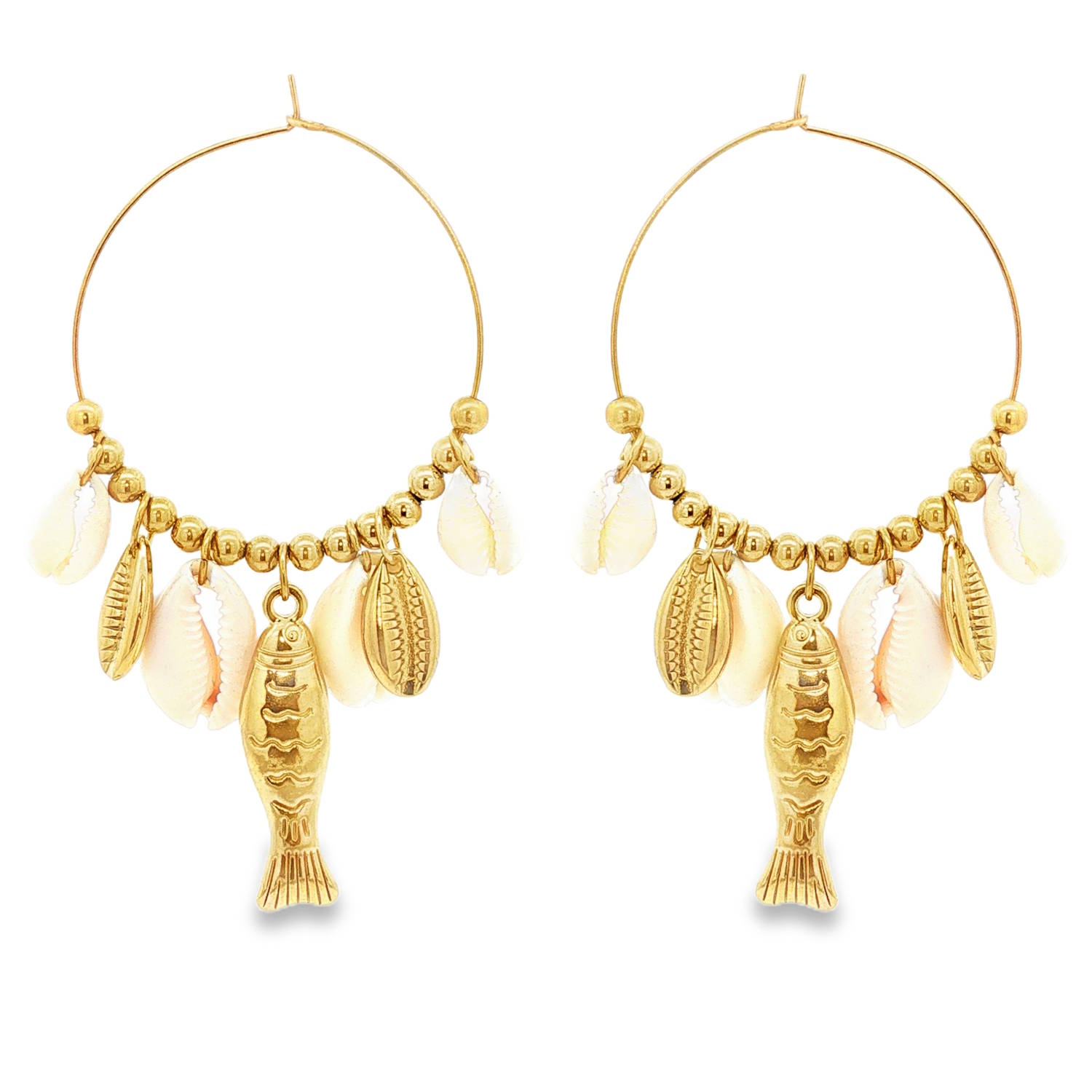 Apportez une touche solaire et bohème à votre allure avec ces magnifiques boucles d'oreilles créoles. Conçues en acier inoxydable de haute qualité avec une finition dorée éclatante, elles capturent l'esprit des vacances et la beauté sauvage du littoral.<br/>Le bas de l'anneau est orné d'une enfilade de perles dorées lisses, soutenant une variété de breloques minutieusement choisies.<br/>Un poisson finement gravé trône au centre, entouré de véritables coquillages cauris naturels et de médaillons dorés ovales aux motifs ethniques. Coquillage Créoles Pendantes Poisson Rond Adolescent Adulte Animaux Eté Femme Fille Nature Printemps Apportez une touche solaire et bohème à votre allure avec ces magnifiques boucles d'oreilles créoles. Conçues en acier inoxydable de haute qualité avec une finition dorée éclatante, elles capturent l'esprit des vacances et la beauté sauvage du littoral.<br/>Le bas de l'anneau est orné d'une enfilade de perles dorées lisses, soutenant une variété de breloques minutieusement choisies.<br/>Un poisson finement gravé trône au centre, entouré de véritables coquillages cauris naturels et de médaillons dorés ovales aux motifs ethniques. Coquillage Créoles Pendantes Poisson Rond Adolescent Adulte Animaux Eté Femme Fille Nature Printemps