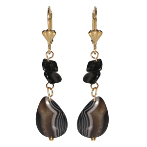 Boucles d'oreilles dormeuses pendantes en acier doré avec pierres de couleur noire et une perle ovale en pierre de couleur noire.