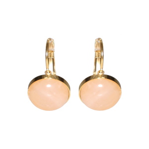 Boucles d'oreilles dormeuses en acier doré surmontées d'un cabochon en pierre quartz rose d'imitation.