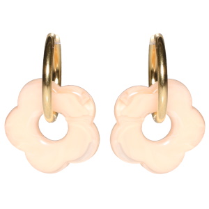 Boucles d'oreilles créoles en acier doré avec une fleur de couleur rose.