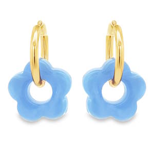 Apportez une touche de fraîcheur et de nostalgie à votre style avec ces boucles d'oreilles pendantes au design irrésistible. Alliant la robustesse de l'acier et la douceur d'un design floral, elles sont l'accessoire parfait pour illuminer votre visage. Un pendant en forme de fleur à cinq pétales, au fini lisse et brillant, suspendue à une créole délicate. Un bleu azur doux et opaque qui rappelle le ciel d'été ou les fleurs printanières.