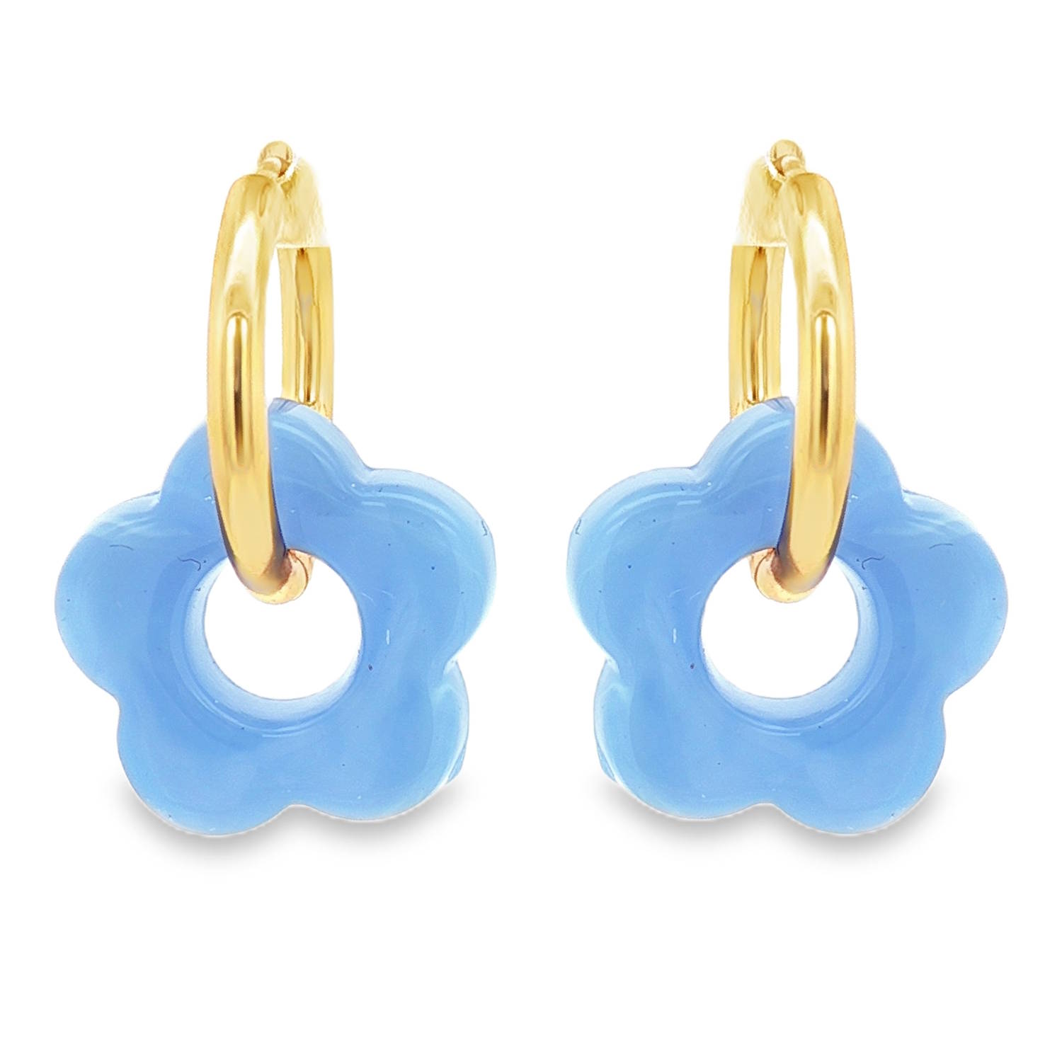 Apportez une touche de fraîcheur et de nostalgie à votre style avec ces boucles d'oreilles pendantes au design irrésistible. Alliant la robustesse de l'acier et la douceur d'un design floral, elles sont l'accessoire parfait pour illuminer votre visage.<br/>Un pendant en forme de fleur à cinq pétales, au fini lisse et brillant, suspendue à une créole délicate. Un bleu azur doux et opaque qui rappelle le ciel d'été ou les fleurs printanières. Créoles Adolescent Adulte Eté Femme Fille Fleurs Nature Printemps Apportez une touche de fraîcheur et de nostalgie à votre style avec ces boucles d'oreilles pendantes au design irrésistible. Alliant la robustesse de l'acier et la douceur d'un design floral, elles sont l'accessoire parfait pour illuminer votre visage.<br/>Un pendant en forme de fleur à cinq pétales, au fini lisse et brillant, suspendue à une créole délicate. Un bleu azur doux et opaque qui rappelle le ciel d'été ou les fleurs printanières. Créoles Adolescent Adulte Eté Femme Fille Fleurs Nature Printemps