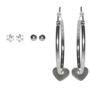 Lot de trois paires de boucles d'oreilles composées d'une paire de créoles avec pendants cœurs en acier argenté, de puces rondes en acier argenté et de puces en acier argenté avec un strass serti griffes.