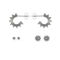 Lot de 3 paires de boucles d'oreilles puces en forme de boule, créoles en acier argenté et de fleur en acier argenté sertie d'un cristal.