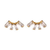 Boucles d'oreilles pendantes en acier doré avec 4 cristaux sertis griffes de forme rectangulaire.
