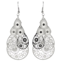 Boucles d'oreilles pendantes avec motifs de fleurs en filigrane en acier argenté.