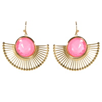Boucles d'oreilles pendantes en forme d'éventail en acier doré surmontées d'un cristal de couleur rose serti clos de forme ronde.