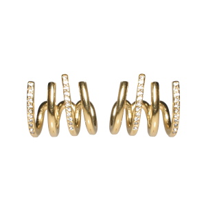 Boucles d'oreilles pendantes quatre rangs en acier doré pavées en partie de strass.