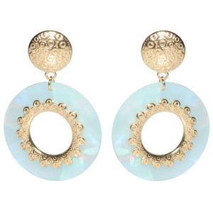 Boucles d'oreilles pendantes composées d'une puce ronde avec motifs en acier doré et d'un cercle de couleur bleu pavé de motifs en acier doré.