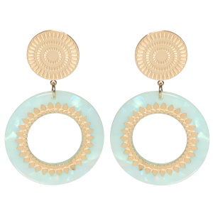 Boucles d'oreilles pendantes composées d'une puce ronde avec motifs en acier doré et d'un cercle de couleur bleu turquoise pavé de motifs en acier doré.