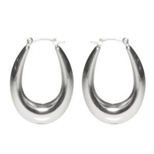 Boucles d'oreilles créoles de forme ovale en acier argenté.