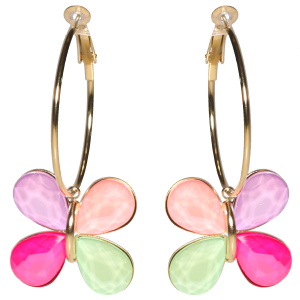 Boucles d'oreilles créoles en acier doré avec un papillon serti de cristaux multicolores.