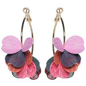 Boucles d'oreilles créoles en acier doré avec des fleurs multicolores.