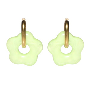 Boucles d'oreilles créoles en acier doré avec une fleur de couleur verte.