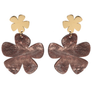 Boucles d'oreilles pendantes composées d'une fleur en acier doré et d'une fleur de couleur marron.