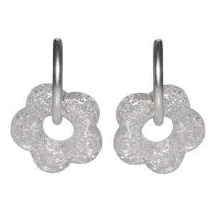 Boucles d'oreilles créoles en acier argenté avec une fleur transparente pailletée.