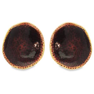 Sublimez votre look avec ces boucles d'oreilles pendantes en acier doré. Leur design original et leur finition impeccable en font un accessoire de choix pour affirmer votre style. Légères et confortables, elles se portent au quotidien comme en soirée, ajoutant une touche d'éclat à votre visage.