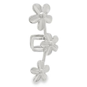 Cette bague d'oreille (ou ear cuff) en acier inoxydable capte parfaitement l'esthétique champêtre et romantique avec une touche de modernité. C'est l'accessoire idéal pour habiller le cartilage sans avoir besoin de perçage supplémentaire. Le bijou se compose d'une délicate branche verticale ornée de trois fleurs de cerisier (sakura) aux pétales arrondis et légèrement texturés pour un relief naturel. Les fleurs sont disposées de manière asymétrique le long de la tige, créant un effet de mouvement qui épouse la courbe de l'oreille. Équipé d'un anneau ouvert et ajustable à l'arrière, il se glisse simplement sur le bord externe de l'oreille (l'hélice) et se resserre légèrement pour un maintien sûr et confortable.