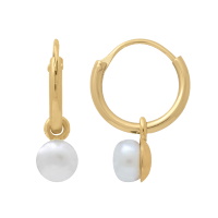 Boucles d'oreilles créoles en plaqué or jaune 18 carats avec pendant serti d'une perle d'eau douce de forme ronde.