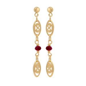 Boucles d'oreilles pendantes avec motifs en filigrane en plaqué or jaune 18 carats et une perle en verre couleur grenat.